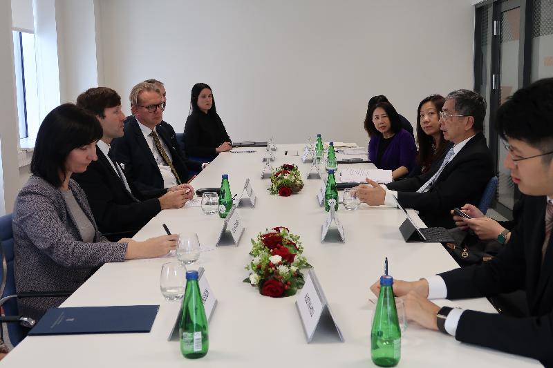 The Secretary for Financial Services and the Treasury, Mr James Lau (second right), held a meeting with the Minister of Finance of Estonia, Mr Martin Helme (second left), in Tallinn, Estonia yesterday (September 25, Tallinnn time) where they exchanged views on resilience of the financial sector against the challenges of global economic downturn and trade tension. 