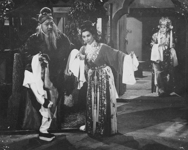 为响应「世界视听遗产日」，康乐及文化事务署香港电影资料馆于十月二十七日推出特备节目，放映《蝶影红梨记》（1959）修复版。图示《蝶影红梨记》修复版剧照。