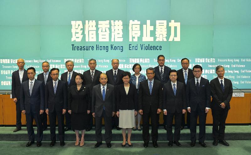 The Chief Executive, Mrs Carrie Lam, together with Secretaries of Department and Directors of Bureau, held a press conference today (October 4). Photo shows Mrs Lam (front row, centre) with the Secretaries of Department and Directors of Bureau at the press conference.