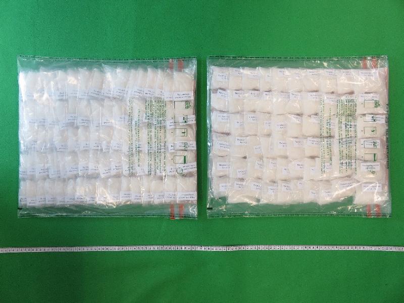 香港海关八月一日在香港国际机场检获约三点五公斤怀疑氯胺酮，估计市值约二百万元。