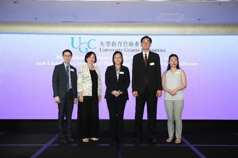 The Hong Kong Teaching Excellence Alliance (HKTEA) initiated by the University Grants Committee (UGC) was launched at the presentation ceremony for the 2019 UGC Teaching Award today (October 10). The Chair of the Executive Committee of the HKTEA, Professor Isabella Poon (centre), is pictured with members of the Executive Committee Professor Daniel Shek (second right), Dr Elaine Au (second left) and Dr Jason Chan (first left) and the Secretary of the Executive Committee, Ms Angel Fan (first right).