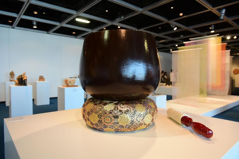 An exhibition entitled "Inheritance – The Intangible Cultural Heritage of Japan" will be open to the public at the Exhibition Hall, 1/F, Low Block, Hong Kong City Hall tomorrow (October 12). Photo shows  a "Keisu" buddhist bell by Japanese intangible cultural heritage bearer Syouryu IV Yoshinori Shimatani.
