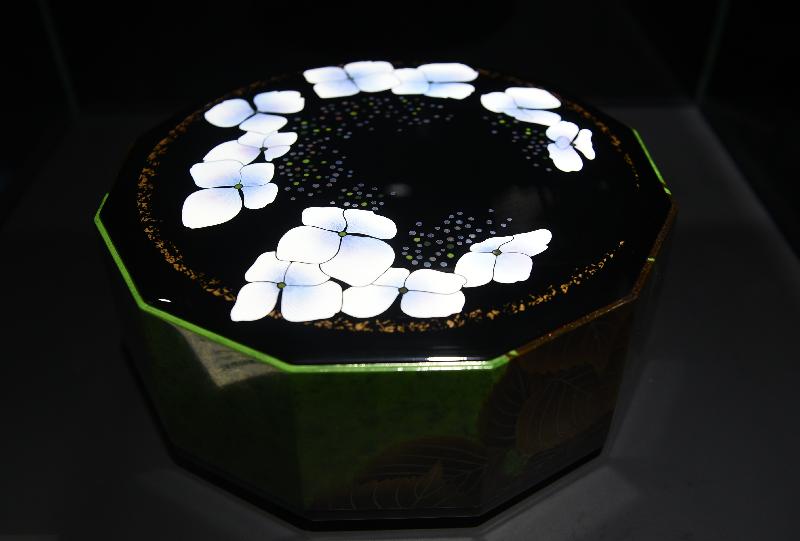 An exhibition entitled "Inheritance – The Intangible Cultural Heritage of Japan" will be open to the public at the Exhibition Hall, 1/F, Low Block, Hong Kong City Hall tomorrow (October 12). Photo shows a Johana makie box named “Hydrangea” by Japan intangible cultural heritage bearer Ohara Jigoemon XVI.