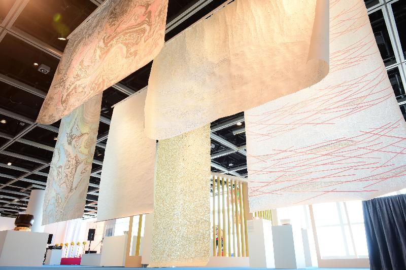 「繼承——日本非物質文化遺產」展覽明日（十月十二日）於香港大會堂低座一樓展覽廳舉行。圖示日本非物質文化遺產越前和紙。