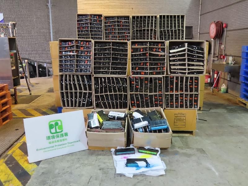 Waste toner cartridges were intercepted at the Kwai Chung Container Terminals by the Environmental Protection Department, with the assistance of the Customs and Excise Department, in March this year.