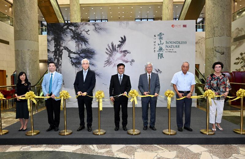 The opening ceremony for the exhibition "Boundless Nature - The Art of Lo Ching Yuan" was held today (October 15) at the Hong Kong Heritage Museum. Photo shows officiating guests (from left) the Acting Museum Director of the Hong Kong Heritage Museum, Ms Stoney Yeung; collector Mr Leung Tin-fu; College Honorary Fellow of the New Asia College of the Chinese University of Hong Kong Professor Richard Ho; the Assistant Director of Leisure and Cultural Services (Heritage and Museums), Mr Chan Shing-wai; artist Mr Lo Ching-yuan; the representative of the family of Professor Chao Shao-an, Mr Chiu Chi-tai; and the Founding Chairperson of the Nan Tian Artists Association (HK), Ms Cammy Chan at the event.