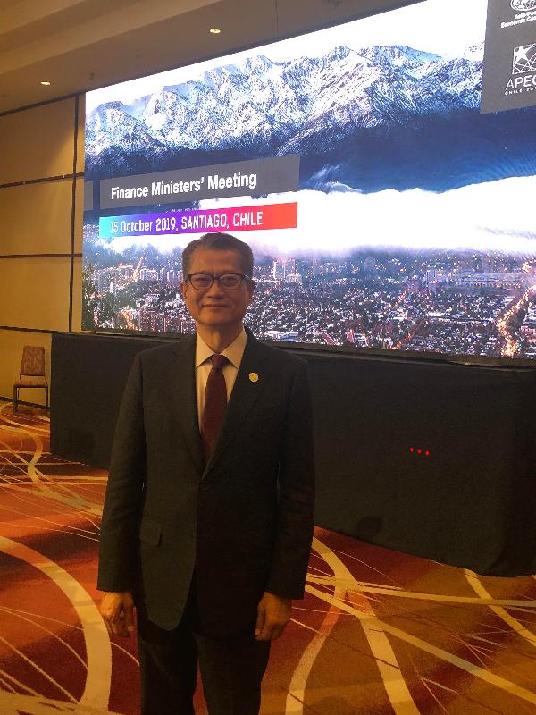 財政司司長陳茂波昨日（聖地亞哥時間十月十五日）在智利聖地亞哥出席亞太區經濟合作組織財政部長會議。