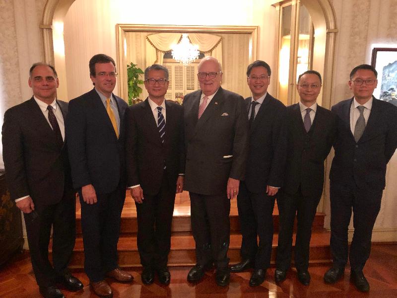The Financial Secretary, Mr Paul Chan, has a dinner with the Heritage Foundation in Washington, DC, the United States yesterday (October 17, Eastern Standard Time). Photo shows Mr Chan (third left), the Commissioner for Economic and Trade Affairs, USA, Mr Eddie Mak (third right), the Director-General, Hong Kong Economic and Trade Office, Washington, Mr Bryan Ha (first right), the Executive Director of the Hong Kong Monetary Authority, Mr Darryl Chan (second right) and the founder of the Heritage Foundation, Dr Edwin Feulner (fourth left), at the dinner.