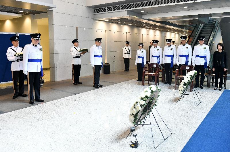 The Hong Kong Police Force held a ceremony at the Police Headquarters this morning (October 18) to pay tribute to members of the Hong Kong Police Force and Hong Kong Auxiliary Police Force who have given their lives in the line of duty. Photo shows the Commissioner of Police, Mr Lo Wai-chung (second left) and attendees observing a silence in memory of all those who have fallen in the line of duty.