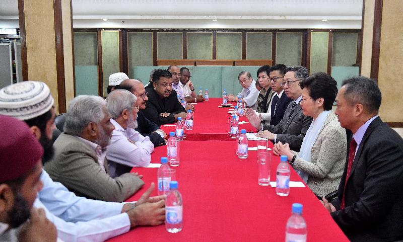 The Chief Executive, Mrs Carrie Lam (second right), together with the Commissioner of Police, Mr Lo Wai-chung (third right), today (October 21) paid a visit to the Kowloon Masjid and Islamic Centre in Tsim Sha Tsui to meet with representatives of the Incorporated Trustees of the Islamic Community Fund of Hong Kong and other leaders of the local Muslim community.