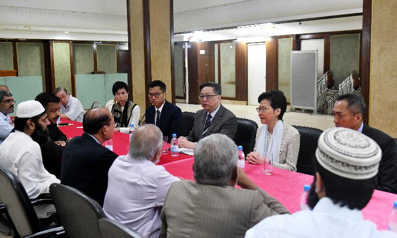 The Chief Executive, Mrs Carrie Lam (second right), together with the Commissioner of Police, Mr Lo Wai-chung (third right), today (October 21) paid a visit to the Kowloon Masjid and Islamic Centre in Tsim Sha Tsui to meet with representatives of the Incorporated Trustees of the Islamic Community Fund of Hong Kong and other leaders of the local Muslim community.