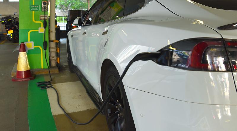 The Ombudsman, Ms Winnie Chiu, today (October 22) announced the result of a direct investigation on the Government’s planning and arrangements for ancillary facilities for electric private vehicles.