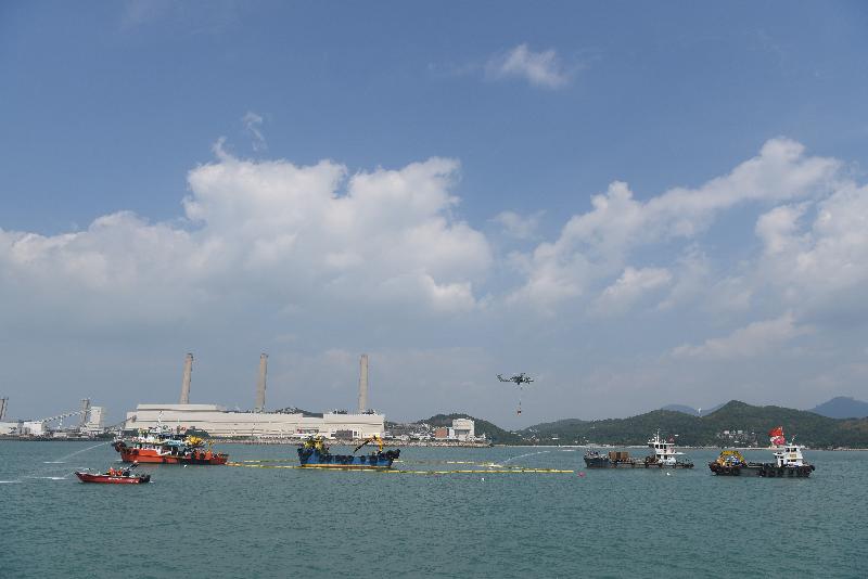 Two annual marine pollution response joint exercises, codenamed Oilex 2019 and Maritime Hazardous and Noxious Substances (HNS) 2019, were conducted by various government departments this morning (October 22) off the western coast of Lamma Island to test their marine pollution responses in the event of spillage of oil and HNS in Hong Kong waters. Photo shows an oil spill response team cleaning up the spilled oil on the sea surface. The Government Flying Service and other response groups were also tasked at the scene.