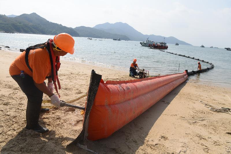 Two annual marine pollution response joint exercises, codenamed Oilex 2019 and Maritime Hazardous and Noxious Substances (HNS) 2019, were conducted by various government departments this morning (October 22) off the western coast of Lamma Island to test their marine pollution responses in the event of spillage of oil and HNS in Hong Kong waters. Photo shows a shoreline cleaning team conducting a shoreline oil clean-up drill at Tai Wan To, a non-gazetted beach on Lamma Island.