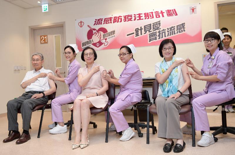 The Secretary for Food and Health, Professor Sophia Chan, today (October 24) visited the Kwun Tong Community Health Centre to view the implementation of the Government Vaccination Programme 2019/20. Photo shows Professor Chan (third left); the Director of Health, Dr Constance Chan (second right); and the Chairman of the Hospital Authority, Professor John Leong (first left), receiving their seasonal influenza vaccinations.