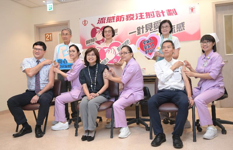 The Secretary for Food and Health, Professor Sophia Chan (back row, centre); the Director of Health, Dr Constance Chan (back row, right); and the Chairman of the Hospital Authority (HA), Professor John Leong (back row, left), look on as the Permanent Secretary for Food and Health (Health), Ms Elizabeth Tse (front row, third left); the Controller of the Centre for Health Protection of the Department of Health, Dr Wong Ka-hing (front row, second right); and the Chief Executive of the HA, Dr Tony Ko (front row, first left), receive their seasonal influenza vaccinations today (October 24).