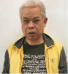 Lee Wing-hing, aged 54, is about 1.65 metres tall, 80 kilograms in weight and of fat build. He has a round face with yellow complexion and short white hair. He was last seen wearing a yellow and grey jacket, a grey long-sleeved shirt, black trousers and blue slippers.