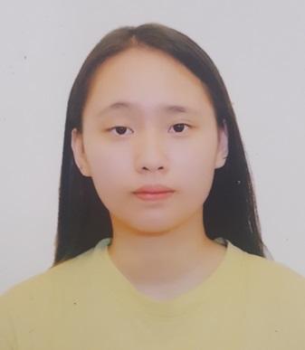 Lee Pui-ying, aged 15, is about 1.63 metres tall, 52 kilograms in weight and of medium build. She has a round face with yellow complexion and long straight black hair. She was last seen wearing a black T-shirt, black shorts and black shoes.