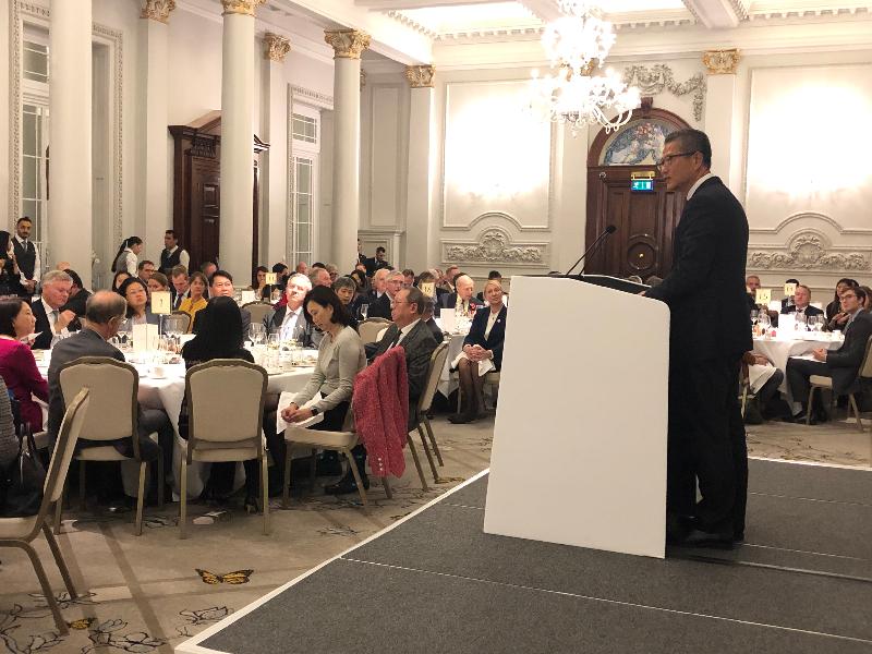 The Financial Secretary, Mr Paul Chan, attended a luncheon of the Hong Kong Association in London, the United Kingdom on October 29 (London time). Photo shows Mr Chan speaking at the luncheon.