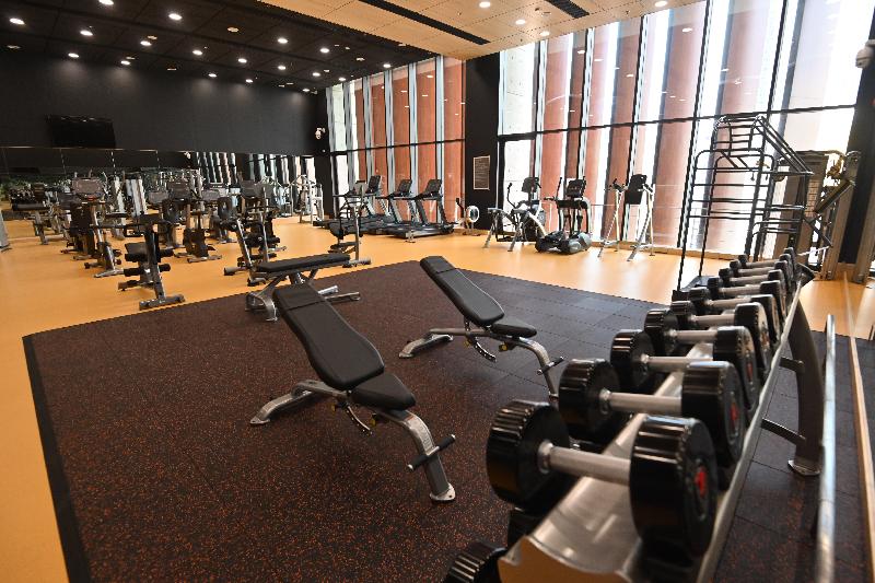 The new Siu Lun Sports Centre occupies the second to fifth floors of Tuen Mun Siu Lun Government Complex and has a total area of about 5 900 square metres. Photo shows the fitness room, which will open for public use in the first phase.