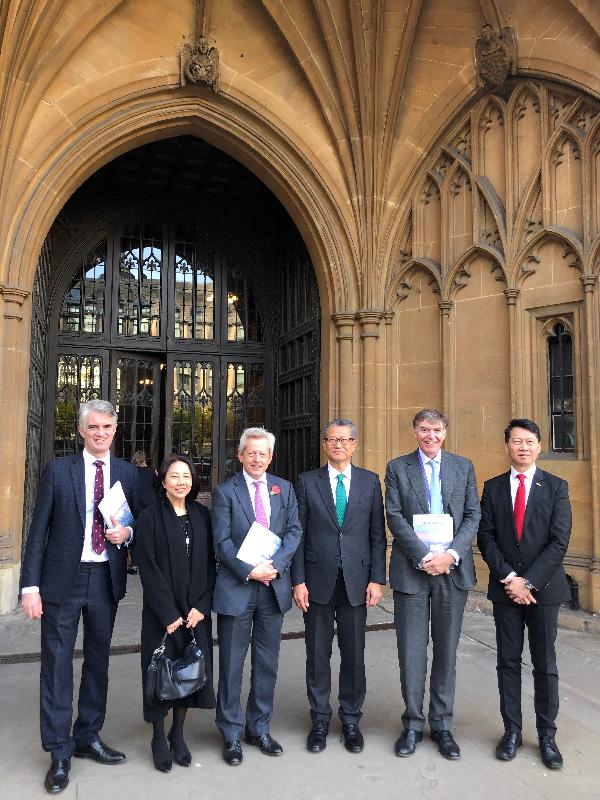 The Financial Secretary, Mr Paul Chan, met with members of the All Party Parliamentary China Group of the United Kingdom Parliament in London, the United Kingdom, on October 30 (London time). Photo shows Mr Chan (third right); the Special Representative for Hong Kong Economic and Trade Affairs to the European Union, Mr Eddie Cheung (first right); and the Director-General of the Hong Kong Economic and Trade Office, London, Miss Winky So (second left), in a group photo with some of the members.