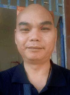 Li Jiawen, aged 49, is about 1.7 metres tall, 65 kilograms in weight and of medium build. He has a round face with yellow complexion and is bald. He was last seen wearing a grey short-sleeved T-shirt, blue short jeans and grey slippers.