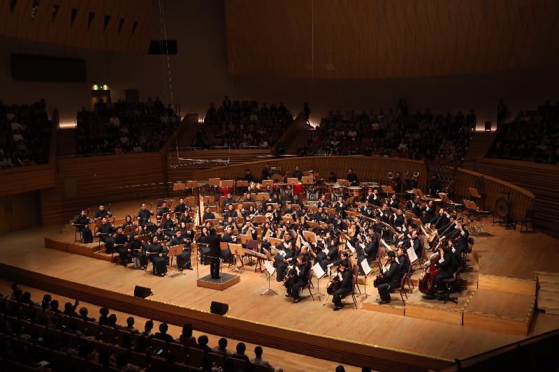 Festival Hong Kong 2019 - A Cultural Extravaganza@Shanghai opened tonight (November 1) at the Shanghai Symphony Hall. Photo shows the opening concert "A Cosmopolitan Symphony", performed by the Hong Kong Chinese Orchestra and conducted by the Orchestra’s Artistic Director, Yan Huichang. The concert showcased a series of classic works under a theme of master composers transcending traditions.