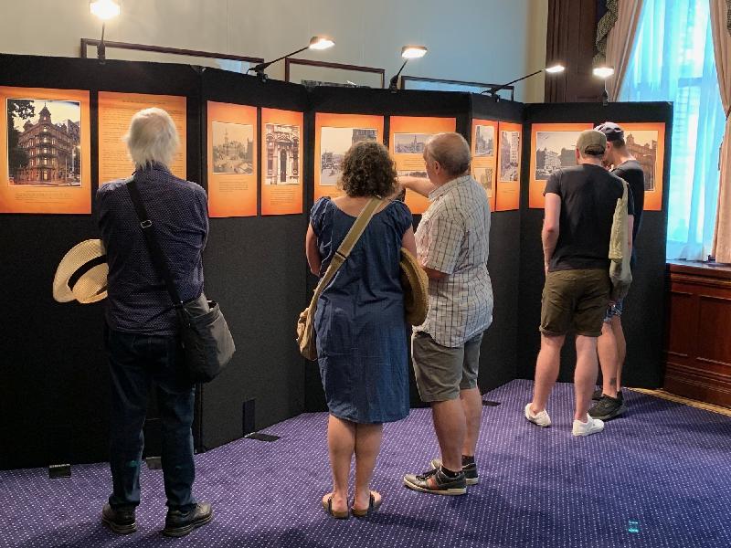 Hong Kong House, the home of the Hong Kong Economic and Trade Office, Sydney, participated in Sydney Open once again yesterday (November 3, Sydney time) to open its doors for public visits. During the open day, photos showing Hong Kong House's history were displayed.