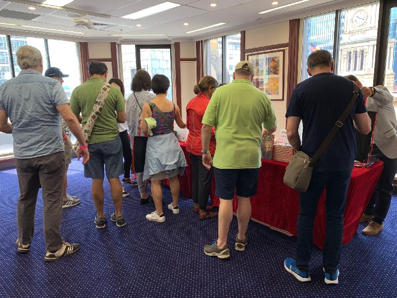 Hong Kong House, the home of the Hong Kong Economic and Trade Office, Sydney, participated in Sydney Open once again yesterday (November 3, Sydney time) to open its doors for public visits. The open house event welcomed more than 680 visitors. 