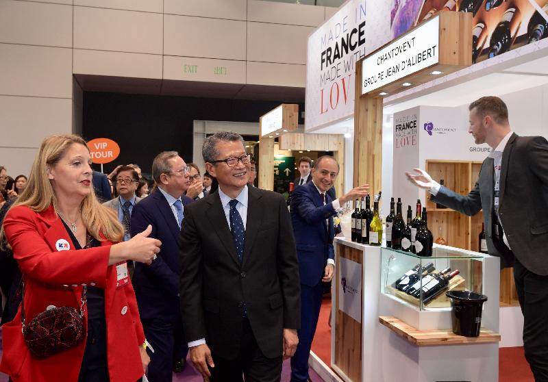 The Financial Secretary, Mr Paul Chan (second left), tours the Hong Kong International Wine & Spirits Fair 2019 at the Hong Kong Convention and Exhibition Centre today (November 7).