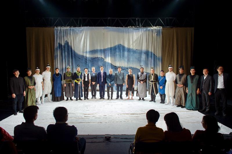 The Tang Shu-wing Theatre Studio performed Shakespeare's classic "The Tragedy of Macbeth" at the Red Chair Theatre of the 403 International Art Centre in Wuhan on November 12. Photos shows the Director of the Hong Kong Economic and Trade Office in Wuhan, Mr Vincent Fung (tenth left); the Artistic Director of the Tang Shu-wing Theatre Studio, Tang Shu-wing (centre); Deputy Director of the United Front Work Department of the CPC Hubei Provincial Committee, Mr Chen Changhong (tenth right); Consul General of France in Wuhan, Mr Olivier Guyonvarch (ninth left), and the studio's performers.