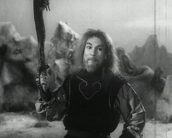 The Hong Kong Film Archive of the Leisure and Cultural Services Department will present "Multifarious Arrays of Weaponry in Hong Kong Cinema" as part of the "Morning Matinee" series at 11am on Fridays from December to March next year. Sixteen kung fu and wuxia films will be screened. Photo shows a film still of "Story of the Sword and the Sabre, Part One". 