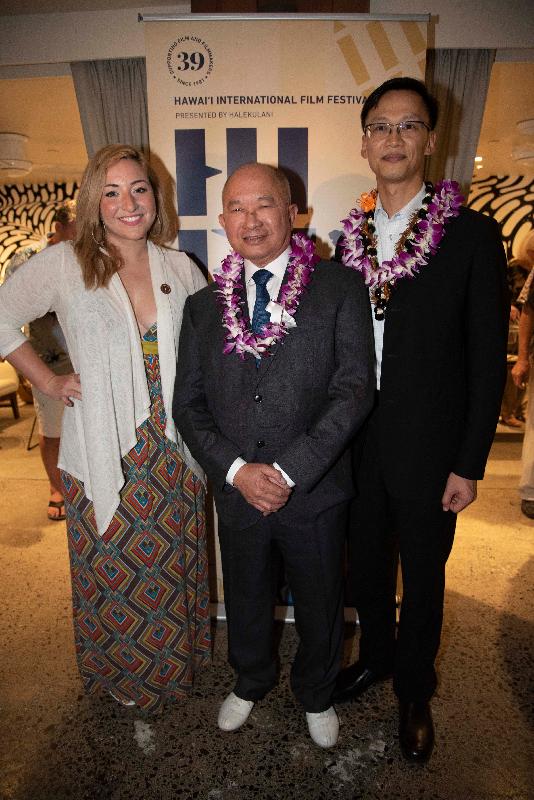 The Director of the Hong Kong Economic and Trade Office, San Francisco, Mr Ivanhoe Chang (right), Hong Kong film director John Woo (centre) and Executive Director of Hawaii International Film Festival, Ms Beckie Stocchetti (left) attend the 39th Hawaii International Film Festival’s Hong Kong Reception on November 13 (Hawaii time).
