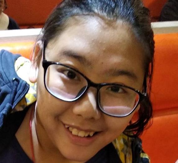 Sun Wing-wa, aged 17, is about 1.68 metres tall, 74 kilograms in weight and of medium build. She has a long face with yellow complexion and long black hair. She was last seen wearing a pair of black glasses, a pink jacket, black long-sleeved shirt, black trousers and black sports shoes.