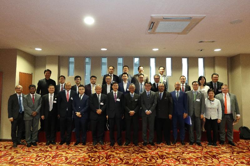 The Secretary for Commerce and Economic Development, Mr Edward Yau, led a delegation comprising business people, professionals and start-up representatives to visit Kuala Lumpur, Malaysia, today (November 25), and met with the Deputy Minister of Transport of Malaysia, Dato' Kamarudin Jaffar. Mr Yau (front row, sixth right) is pictured with Dato' Kamarudin Jaffar (front row, seventh right); the Commissioner for Belt and Road, Mr Denis Yip (front row, seventh left); the Director-General of the Hong Kong Economic and Trade Office in Jakarta, Mr Law Kin-wai (front row, fourth right); the Director-General of Investment Promotion, Mr Stephen Phillips (front row, first right); and other delegates.