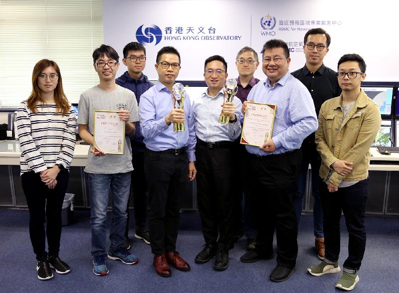 The Hong Kong Observatory (HKO) bagged two Winner Awards at the 19th Asia Pacific Information and Communications Technology Alliance Awards with its in-house developed nowcasting system, SWIRLS. Photo shows a group photo of the SWIRLS development team.