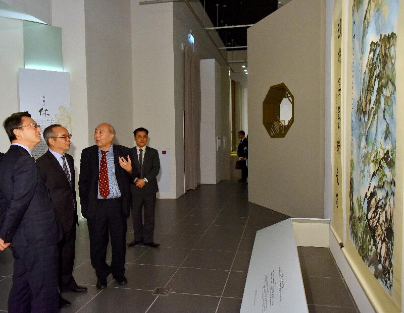 The opening ceremony for the exhibition "The Story Jao Tsung-i" was held today (November 26) at the Hong Kong Heritage Museum. Photo shows the Deputy Director (Art) of the Jao Tsung-I Petite Ecole of the University of Hong Kong, Dr Tang Wai-hung (second right), introducing exhibits to the Secretary for Home Affairs, Mr Lau Kong-wah (second left); the Director of Leisure and Cultural Services, Mr Vincent Liu (first left); and the Assistant Director of Leisure and Cultural Services (Heritage and Museums), Mr Chan Shing-wai (first right). 