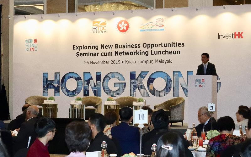 The Secretary for Commerce and Economic Development, Mr Edward Yau, led a delegation comprising business people, professionals and start-up representatives to visit Kuala Lumpur, Malaysia, today (November 26). Photo shows Mr Yau speaking at the business seminar cum networking luncheon jointly organised by the Commerce and Economic Development Bureau and the Hong Kong Trade Development Council.

