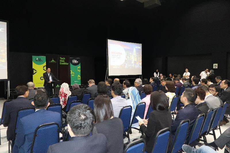 The Secretary for Commerce and Economic Development, Mr Edward Yau, led a delegation comprising businessmen, professionals and start-up representatives to visit Kuala Lumpur, Malaysia today (November 26). Photo shows the delegates receiving a briefing on Malaysia's global technology hub, Cyberjaya.
