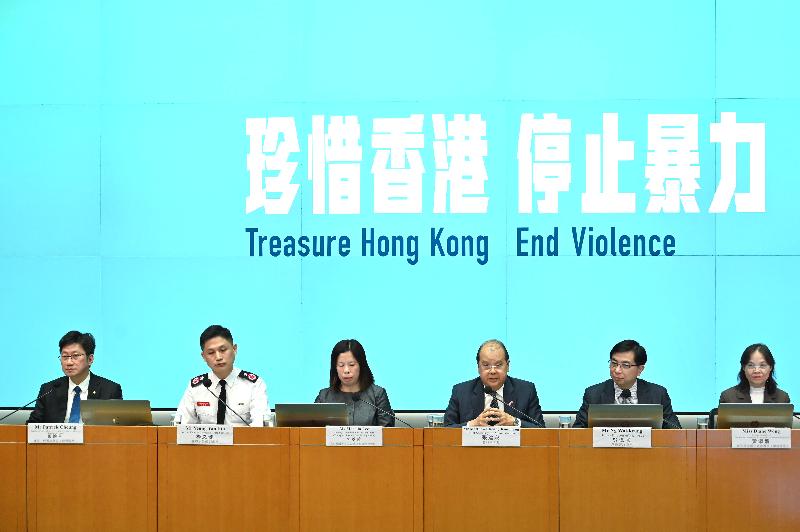 The Chief Secretary for Administration, Mr Matthew Cheung Kin-chung (third right), holds an inter-departmental press conference with the Deputy Director of Food and Environmental Hygiene (Environmental Hygiene), Miss Diane Wong (first right); the Acting Deputy Director of Fire Services, Mr Yeung Yan-kin (second left); the Deputy Commissioner for Transport (Transport Services and Management), Ms Macella Lee (third left); the Deputy Director of Highways, Mr Ng Wai-keung (second right); and the Deputy Director of Electrical and Mechanical Services (Trading Services), Mr Patrick Cheung (first left), this afternoon (November 26) at the Central Government Offices, Tamar.