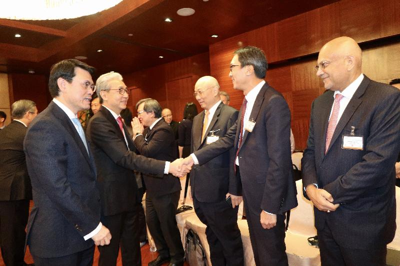 The Secretary for Commerce and Economic Development, Mr Edward Yau, continued his visit with a delegation comprising businessmen, professionals and start-up representatives in Bangkok, Thailand today (November 28), during which he met with the Deputy Prime Minister of Thailand, Dr Somkid Jatusripitak. Photo shows Mr Yau (first left) introducing delegates to Dr Somkid (second left).
