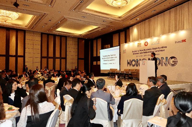 The Secretary for Commerce and Economic Development, Mr Edward Yau, continued his visit with a delegation comprising businessmen, professionals and start-up representatives in Bangkok, Thailand today (November 28). Photo shows Mr Yau delivering keynote speech at a business seminar cum networking luncheon.