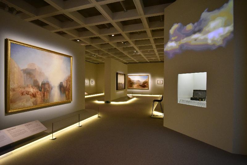 經過大型修繕和擴建工程後，香港藝術館明日（十一月三十日）再與公眾見面，十一項展覽將同時舉行，展現多元的藝術世界。圖示「觀景．景觀──從泰納到霍克尼」展覽。