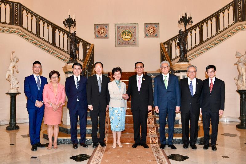 The Chief Executive, Mrs Carrie Lam, calls on the Prime Minister of Thailand, Mr Prayut Chan-o-cha, in Bangkok, Thailand, today (November 29‬). Photo shows (from left) the Director of Hong Kong Economic and Trade Office in Bangkok, Mr Lee Sheung-yuen; Member of the Executive Council and Chairman of the Hong Kong Exchanges and Clearing Limited Mrs Laura Cha; the Secretary for Commerce and Economic Development, Mr Edward Yau; the Convenor of the Non-official Members of the Executive Council, Mr Bernard Chan; Mrs Lam; Mr Prayut Chan-o-cha; the Deputy Prime Minister of Thailand, Dr Somkid Jatusripitak; and other Thai officials.