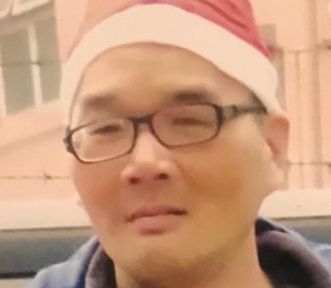Chan Yau-cheung is about 1.75 metres tall, 68 kilograms in weight and of thin build. He has a round face with yellow complexion and short black hair. He was last seen wearing black-rimmed glasses, a brown jacket, a white T-shirt, green camouflage trousers and slippers.