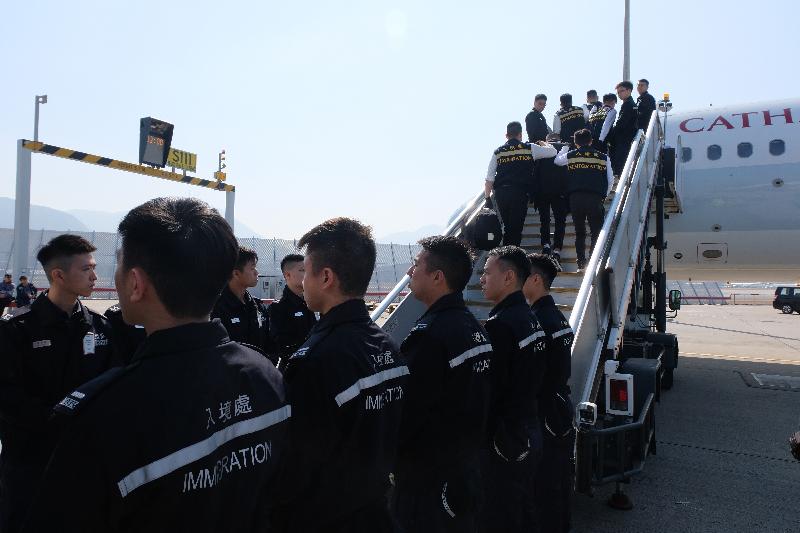 The Immigration Department chartered a flight for voluntary repatriation of Vietnamese illegal immigrants to Vietnam today (December 3).