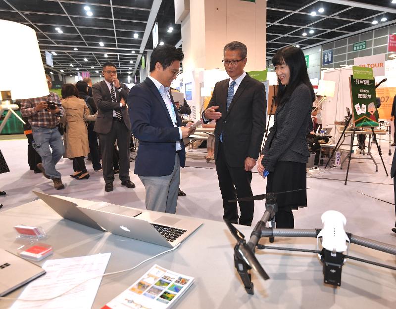 The Financial Secretary, Mr Paul Chan, attended the Joint Opening of SmartBiz Expo and Asian E-tailing Summit 2019 this morning (December 4). Photo shows Mr Chan (second right), accompanied by the Executive Director of the Hong Kong Trade Development Council, Ms Margaret Fong (first right), touring an Expo booth.

