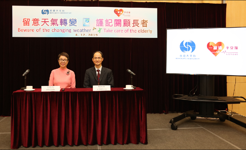 The Assistant Director of the Hong Kong Observatory, Dr Cheng Cho-ming (right), and the Chief Executive Officer of the Senior Citizen Home Safety Association, Ms Maura Wong (left), hold a joint press conference today (December 4) to remind the public to get prepared for the coming cold weather.