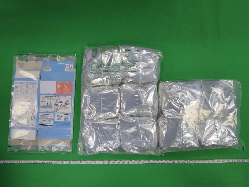 香港海关十二月二日在香港国际机场检获约六公斤怀疑氯胺酮，估计市值约四百万元。