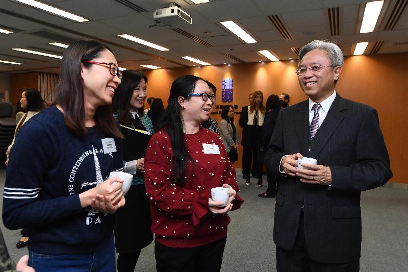 The Secretary for the Civil Service, Mr Joshua Law, visited the Legal Aid Department today (December 5). Photo shows Mr Law (right) meeting with staff representatives of various grades at a tea gathering to exchange views on matters of concern.